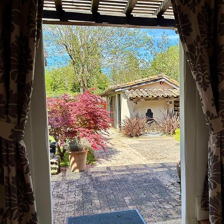 Bed and Breakfast Domaine Des Monges Saint-Seurin-de-Prats Exterior foto