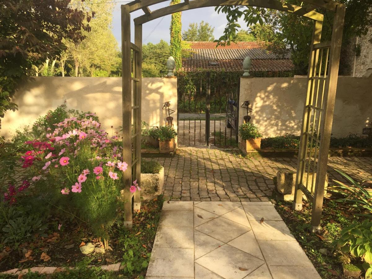 Bed and Breakfast Domaine Des Monges Saint-Seurin-de-Prats Exterior foto