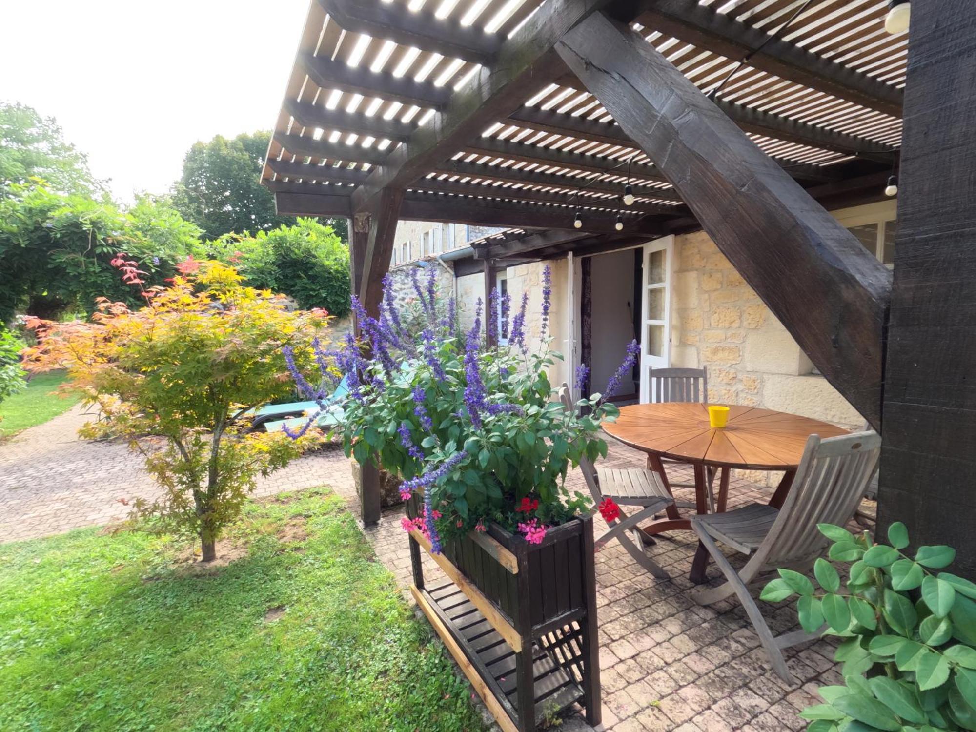 Bed and Breakfast Domaine Des Monges Saint-Seurin-de-Prats Exterior foto