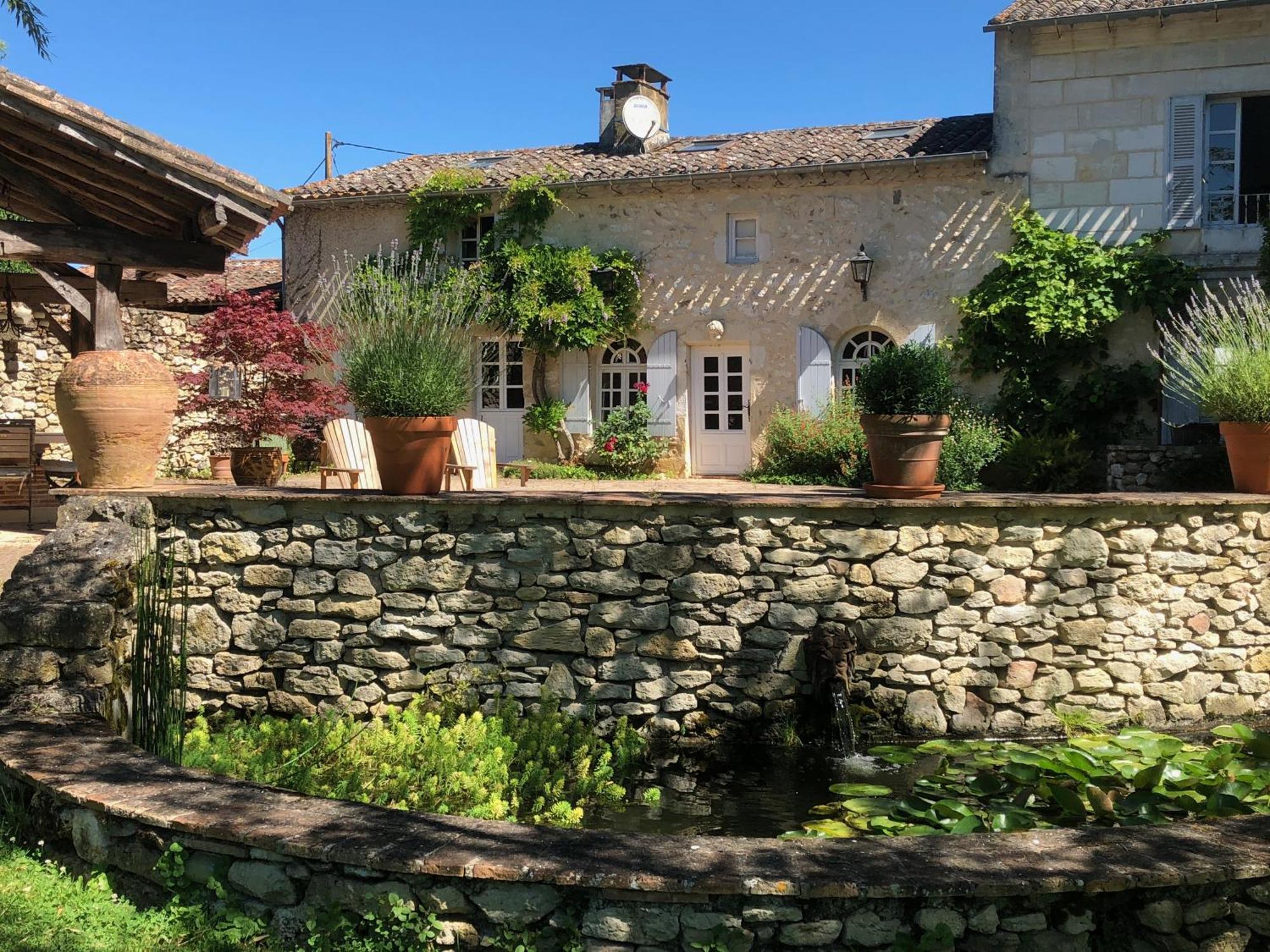 Bed and Breakfast Domaine Des Monges Saint-Seurin-de-Prats Exterior foto
