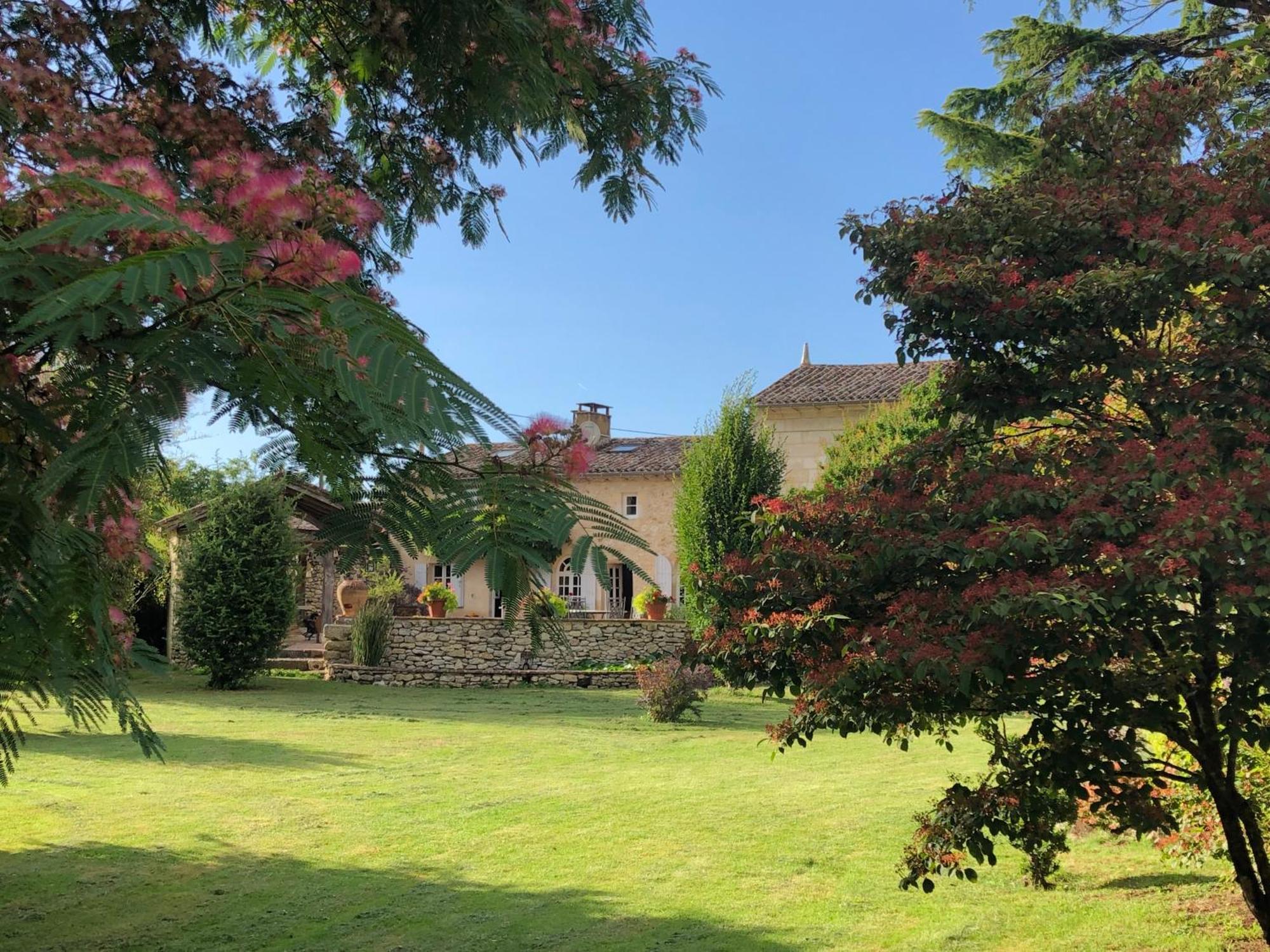 Bed and Breakfast Domaine Des Monges Saint-Seurin-de-Prats Exterior foto