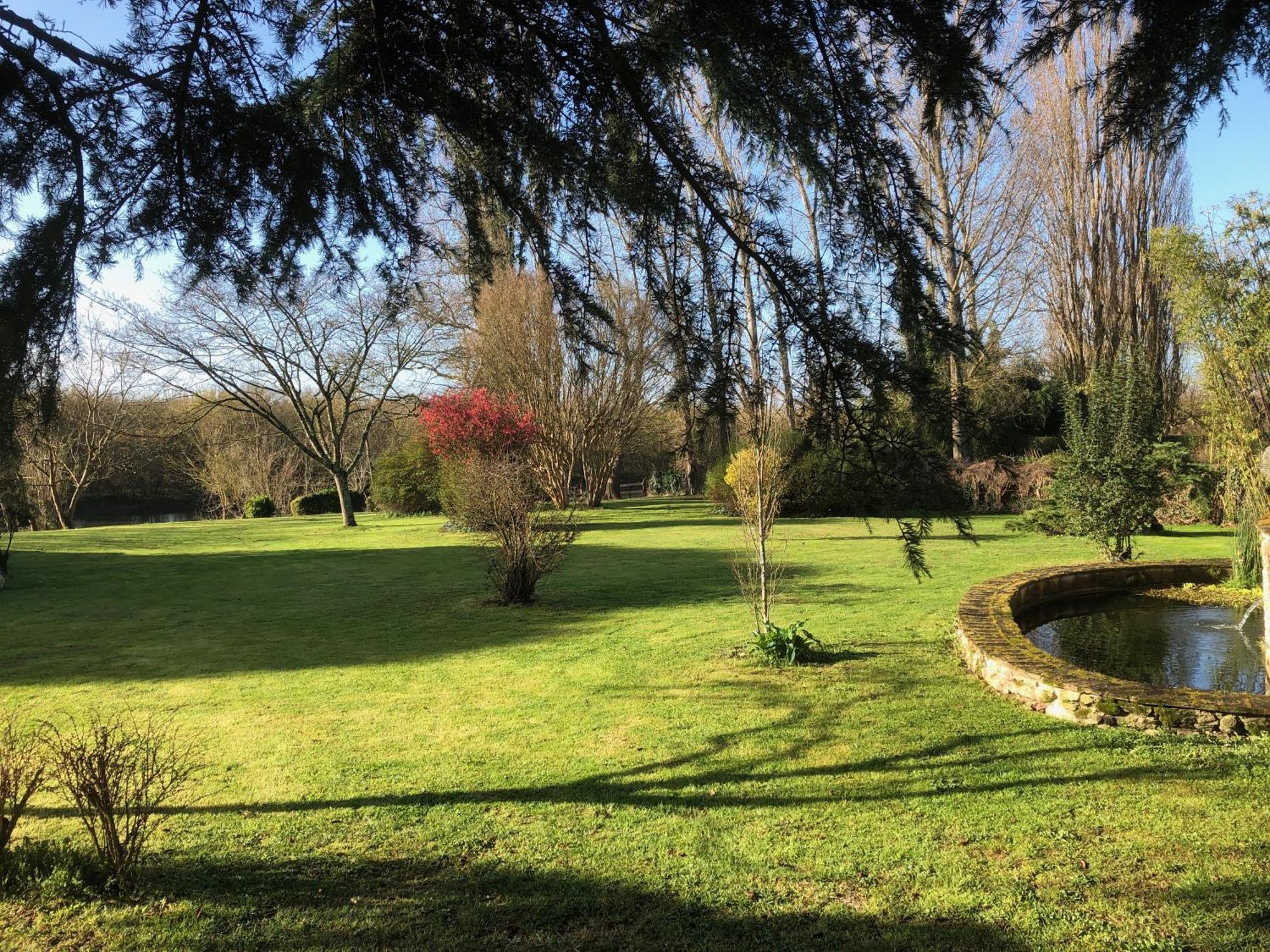 Bed and Breakfast Domaine Des Monges Saint-Seurin-de-Prats Exterior foto