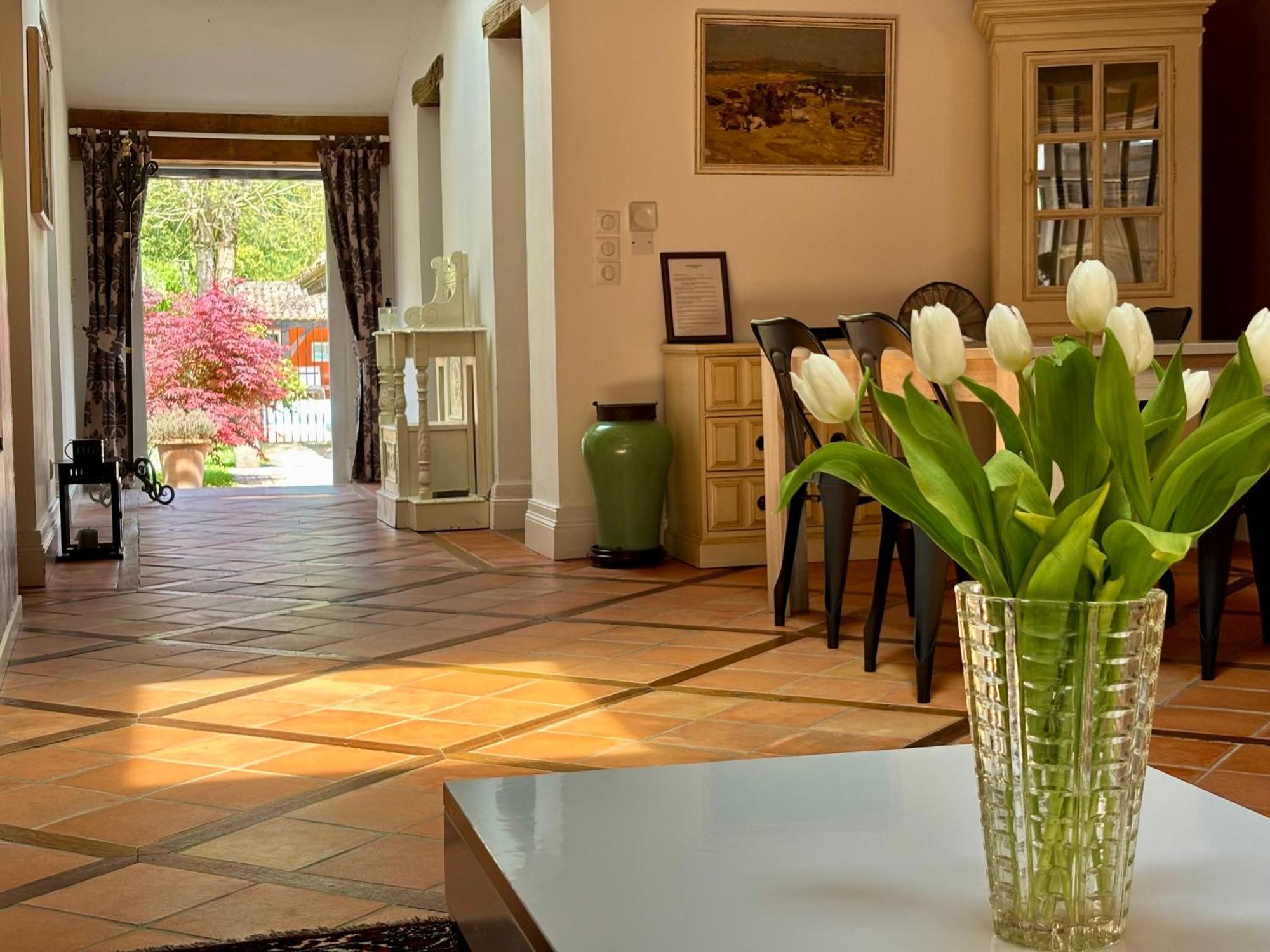 Bed and Breakfast Domaine Des Monges Saint-Seurin-de-Prats Exterior foto