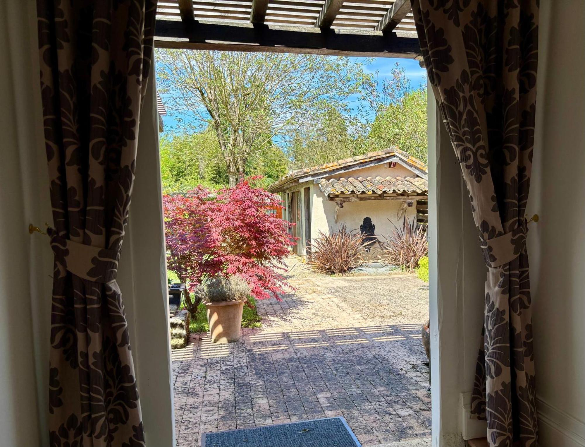 Bed and Breakfast Domaine Des Monges Saint-Seurin-de-Prats Exterior foto